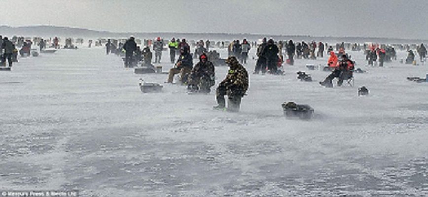 article-2543816-1ADE8D7D00000578-151_964x444.jpg